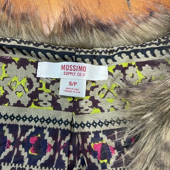 Mossimo faux fur vest size small - Picture 3 of 6